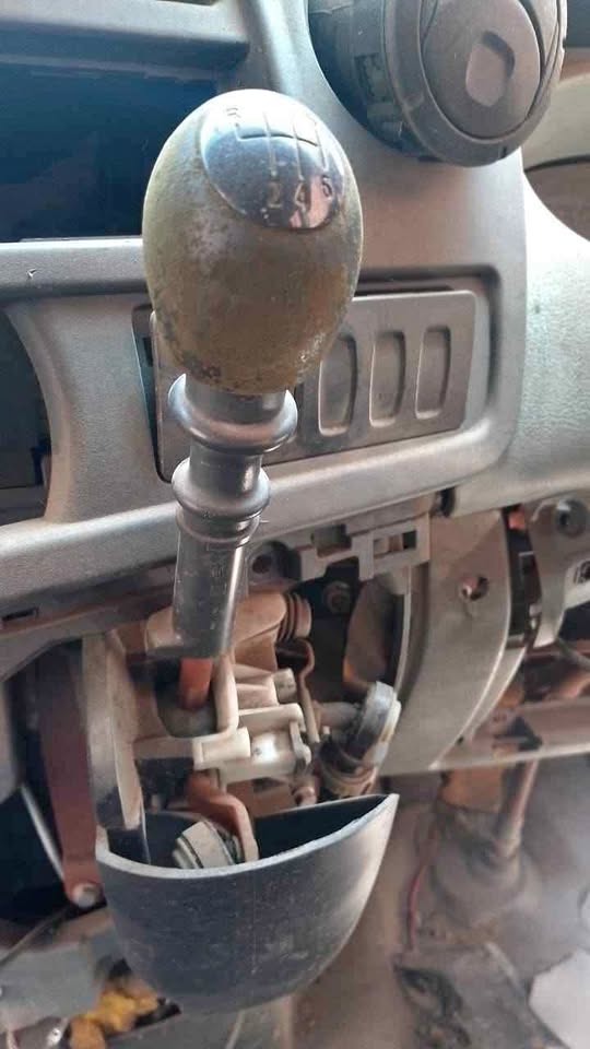 Nissan Interstar gear selector