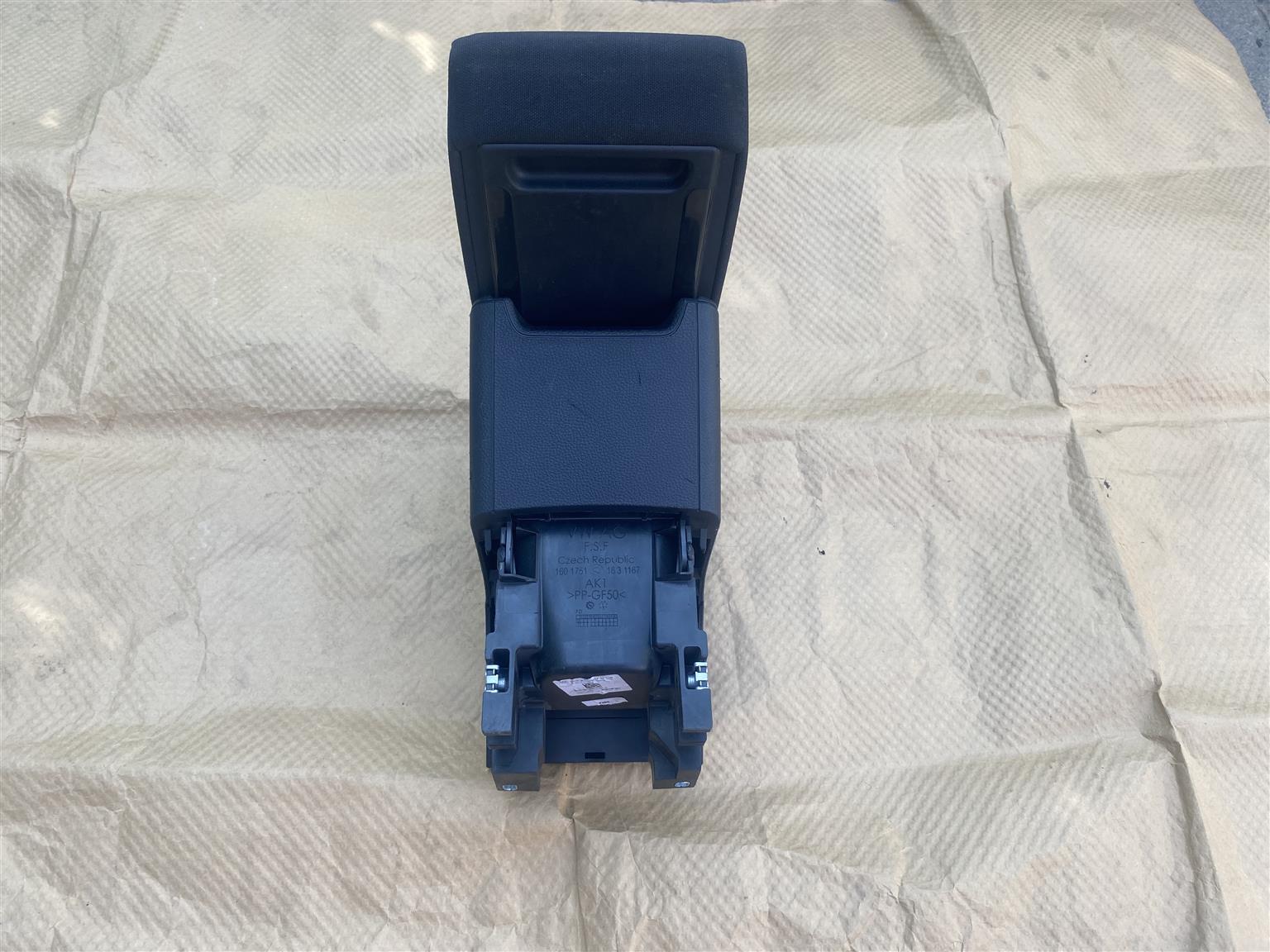 2021 VW POLO 8 CENTER ARM REST FOR SALE. IN PRISTINE CONDITION