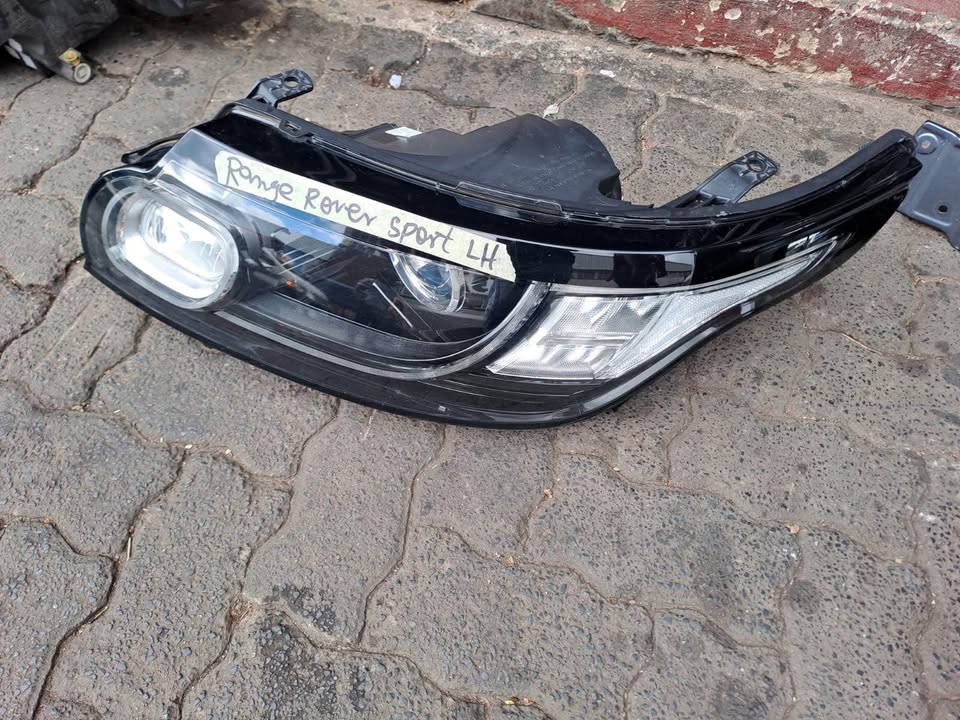 Land Rover Range Rover Sport headlight 2017 - Private Seller Land Rover Range Rover Sport headlight 2017 - Private Seller