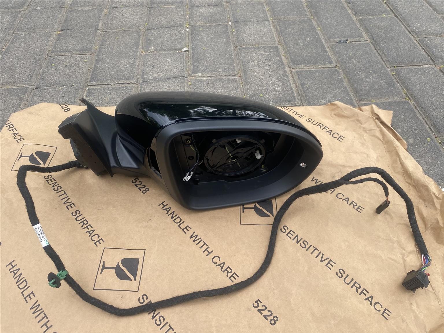 2022 VW T-ROC ELECTRONIC AUTO-FOLD DOOR MIRROR WITH CAMERA RIGHT SIDE FOR SALE. - Private Seller 2022 VW T-ROC ELECTRONIC AUTO-FOLD DOOR MIRROR WITH CAMERA RIGHT SIDE FOR SALE. - Private Seller