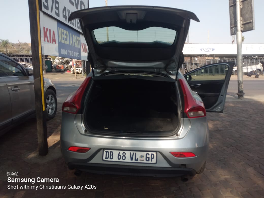 2014 VOLVO V40 T3 MANUAL STRIPPING FOR SPARES - Private Seller