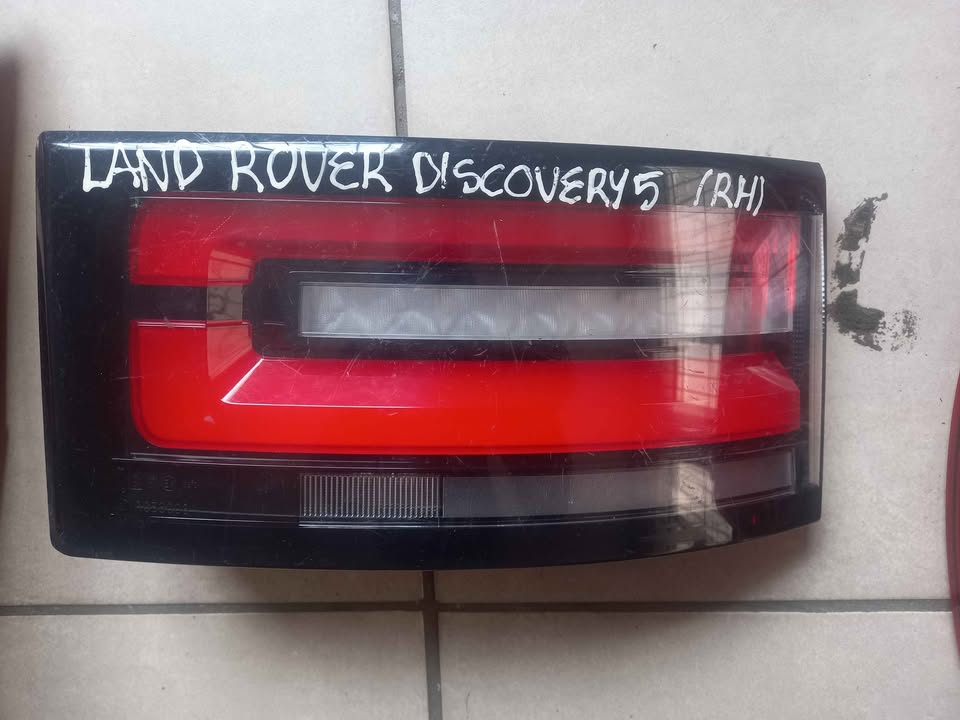 LAND ROVER DISCOVERY TAILLIGHT RIGHT SIDE - Private Seller LAND ROVER DISCOVERY TAILLIGHT RIGHT SIDE - Private Seller