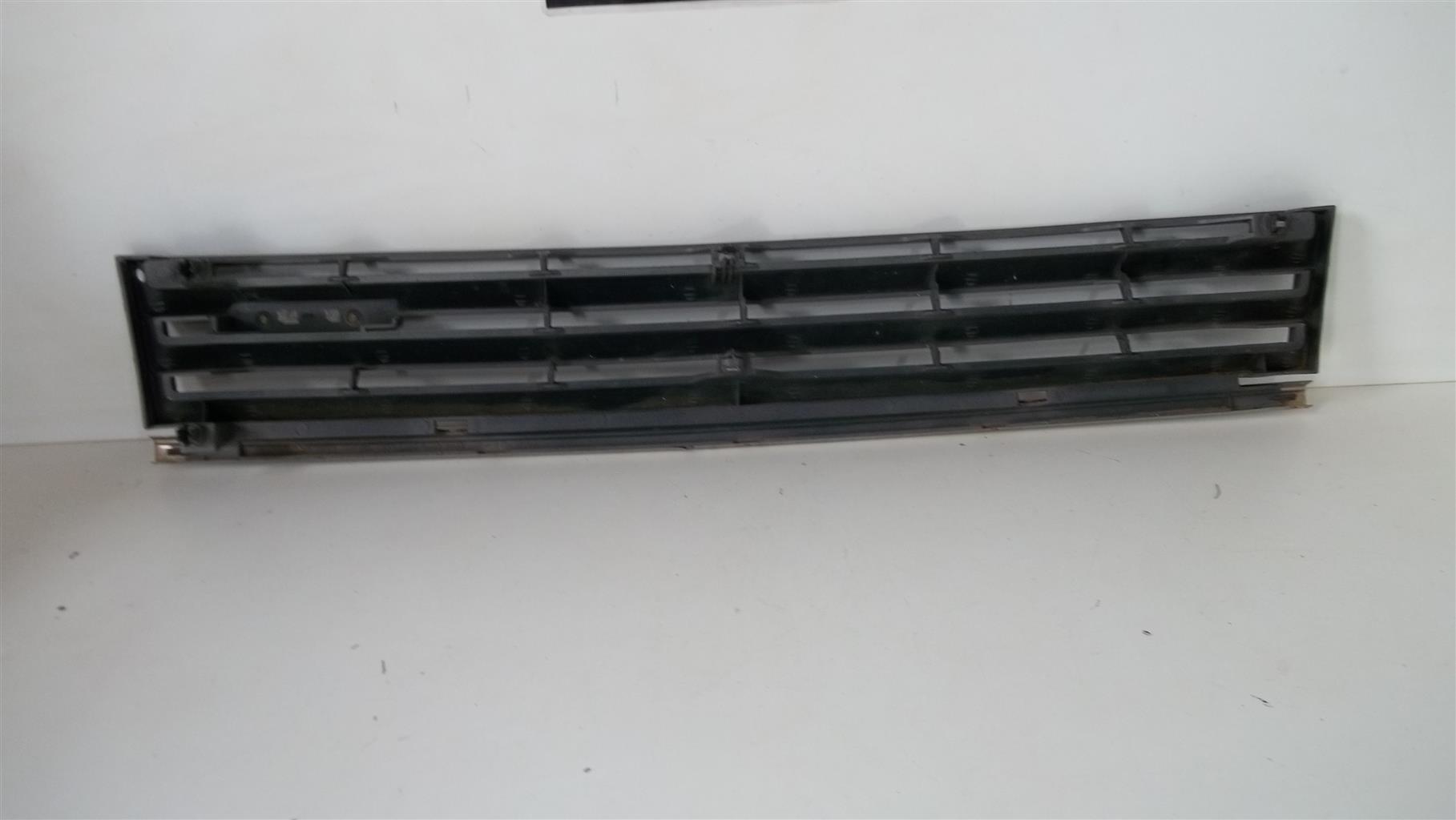 Mazda 323 radiator grille - Private Seller Mazda 323 radiator grille - Private Seller