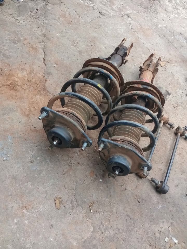 Hyundai ix35 maunal both side shocks and linkage - Private Seller