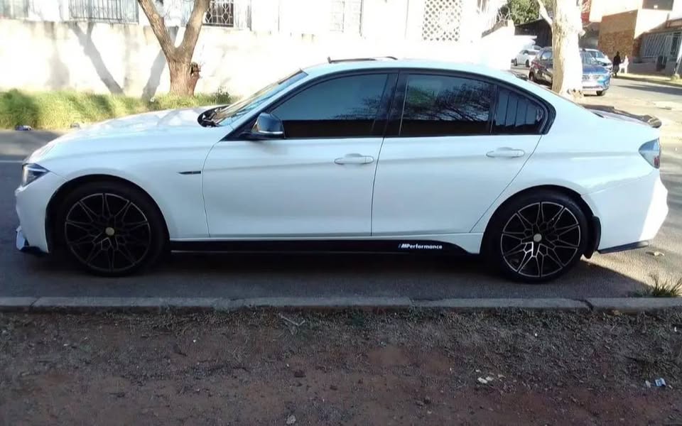 2017 BMW M SPORT AUTOMATIC TRANSMISSION WITH LEATHER SEATS