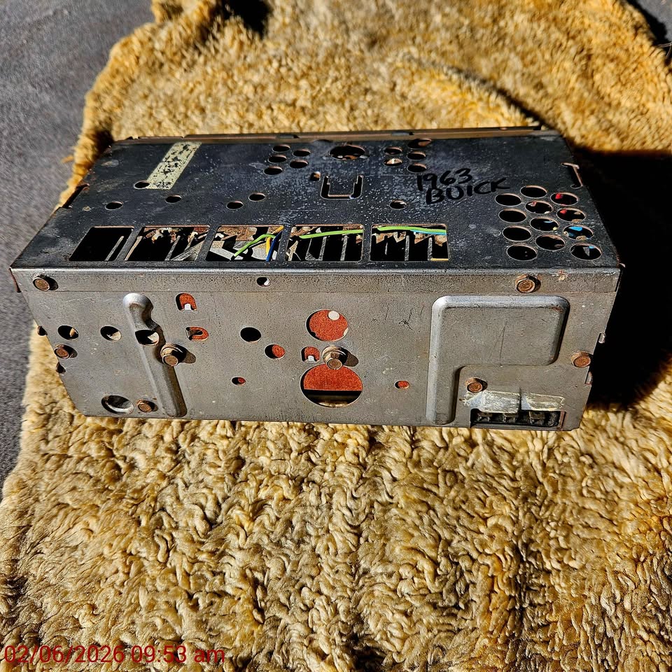 BUICK OEM FACTORY FITTED RADIO. 'Buick Sonomatic Delco All-Transistor' Buick Riviera, LeSabre etc. - Private Seller