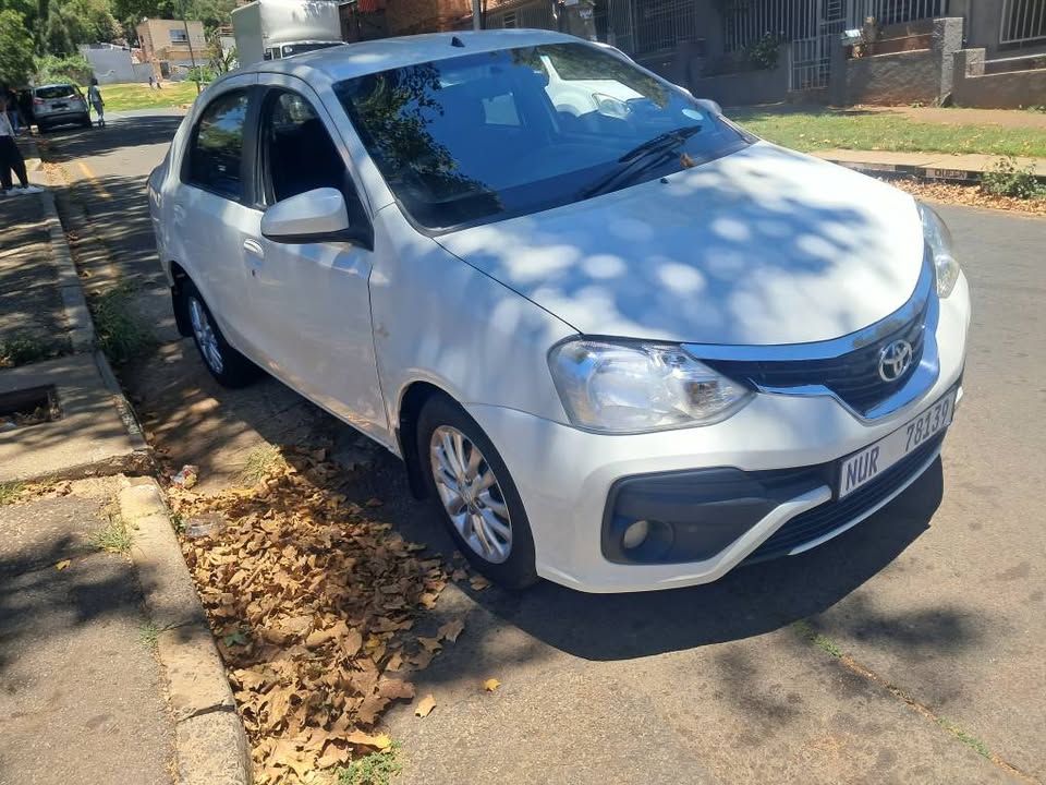 Toyota Etios Sedan 1.5 2015 for sale