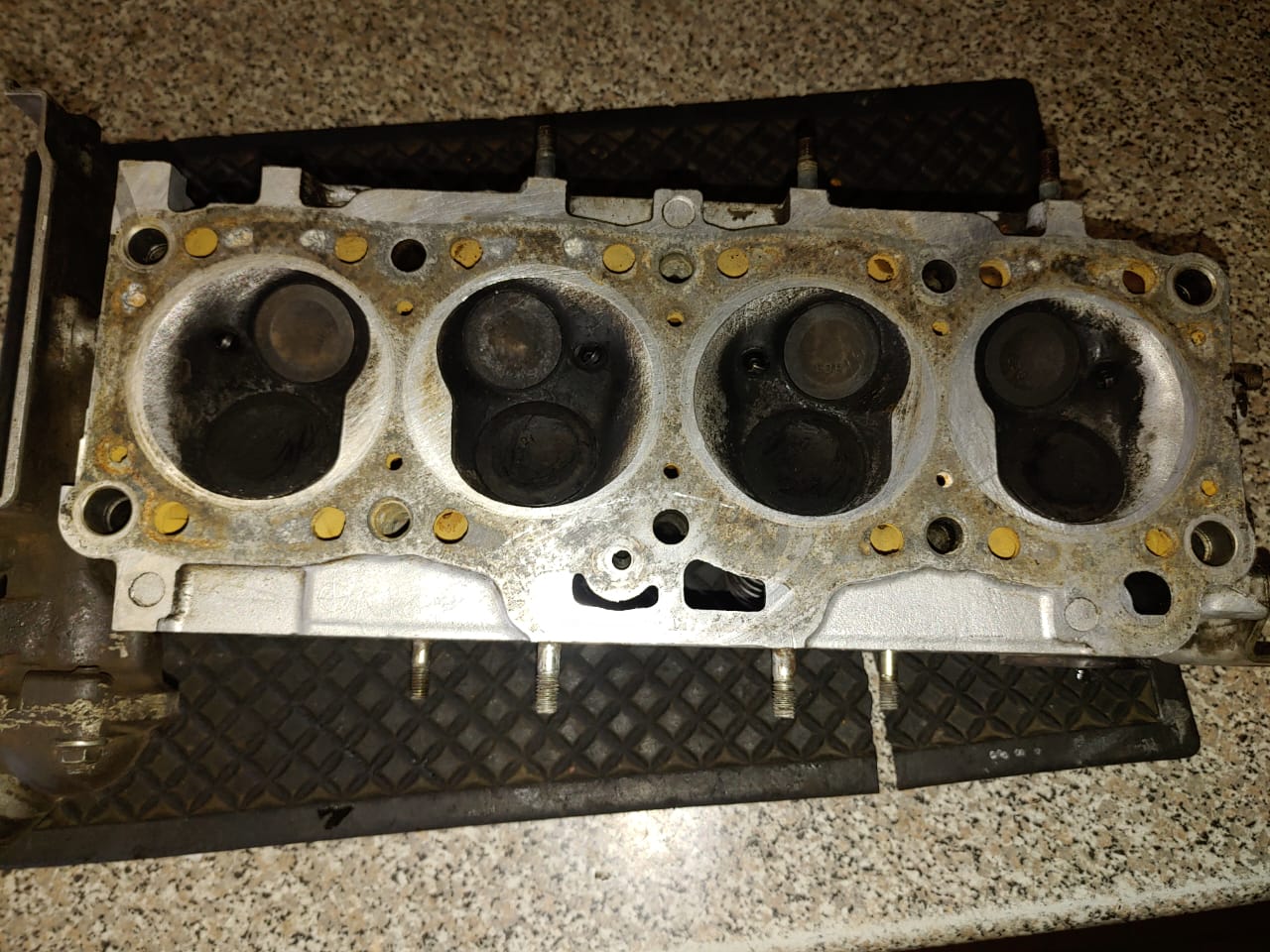 MAZDA 2LT FE 8 VALVE CYLINDER HEAD FOR SALE