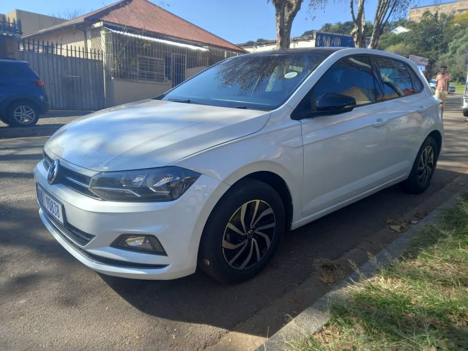 2018 VW Polo 8 1.0 Tsi Comfortline Petrol, Manual, White, 58000kms Full service history.