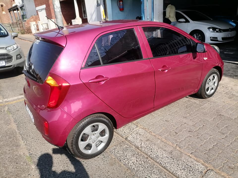 2013 Kia Picanto 1.2 Hatchback with a Nice interior seat