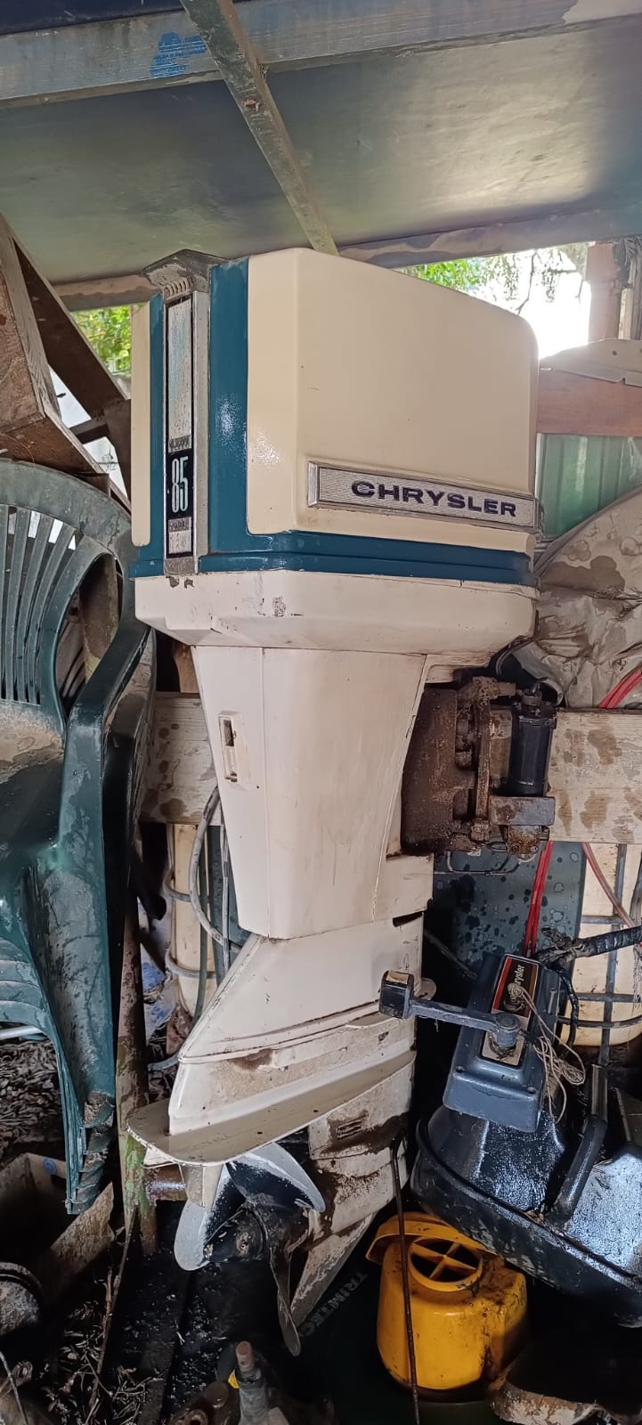 Hp85 Chrysler 2-stroke trim and tilt (running)
