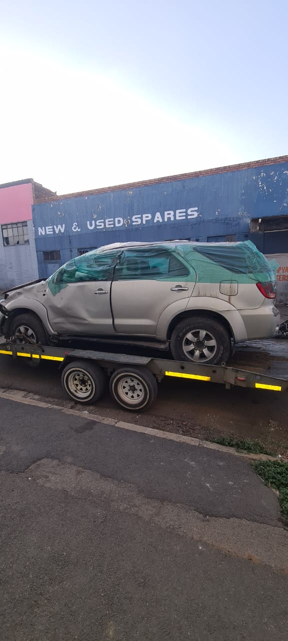Toyota Fortuner  3.0 d4d 2007 model with 1kd engine  and 4x2 manual gearbox. Str - Private Seller
