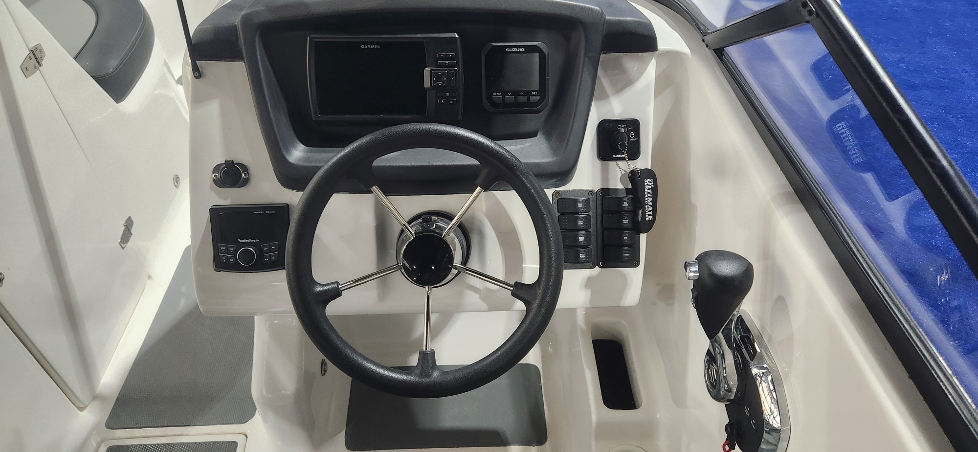 CLASSIC 230 ON TRAILER 300 HP SUZUKI 4 STROKE 2024 MODEL 19 HOUR