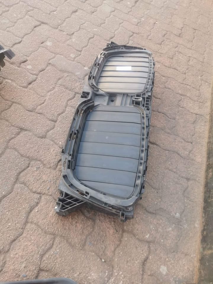 BMW X3 GO1 kidney grill bracket - Private Seller BMW X3 GO1 kidney grill bracket - Private Seller