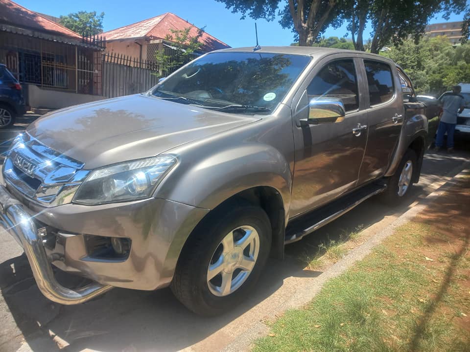 2015 ISUZUDL D-CAB KB300 DTEC DIESEL, MANUAL, GREY COLOR, MILEAGE SPARE KE