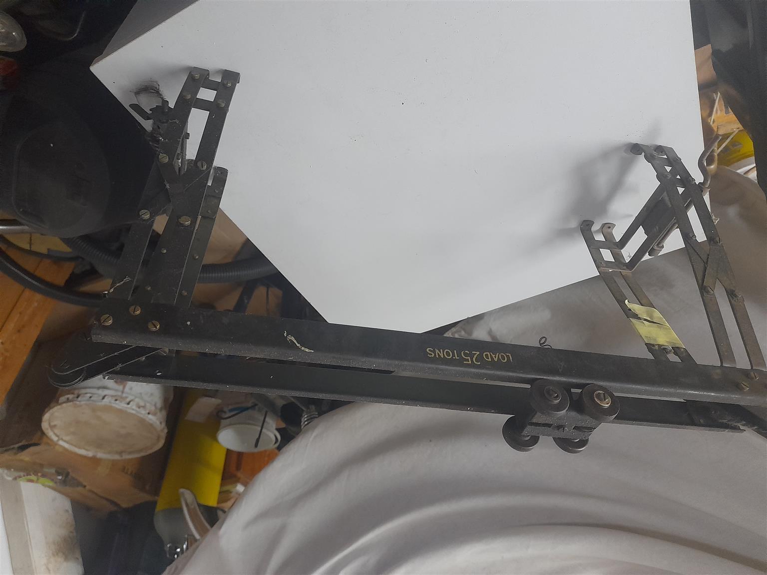 Knights Head Gantry Crane. Antique from 1940's Knights Head Gantry Crane. Antique from 1940's