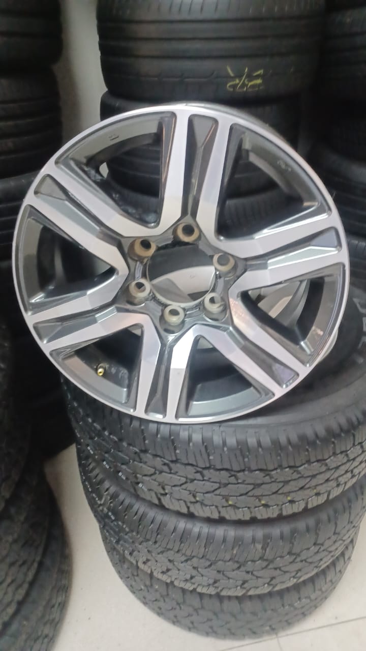 17inch Toyota Hilux/Fortuner original mag to use for spare - Private Seller 17inch Toyota Hilux/Fortuner original mag to use for spare - Private Seller
