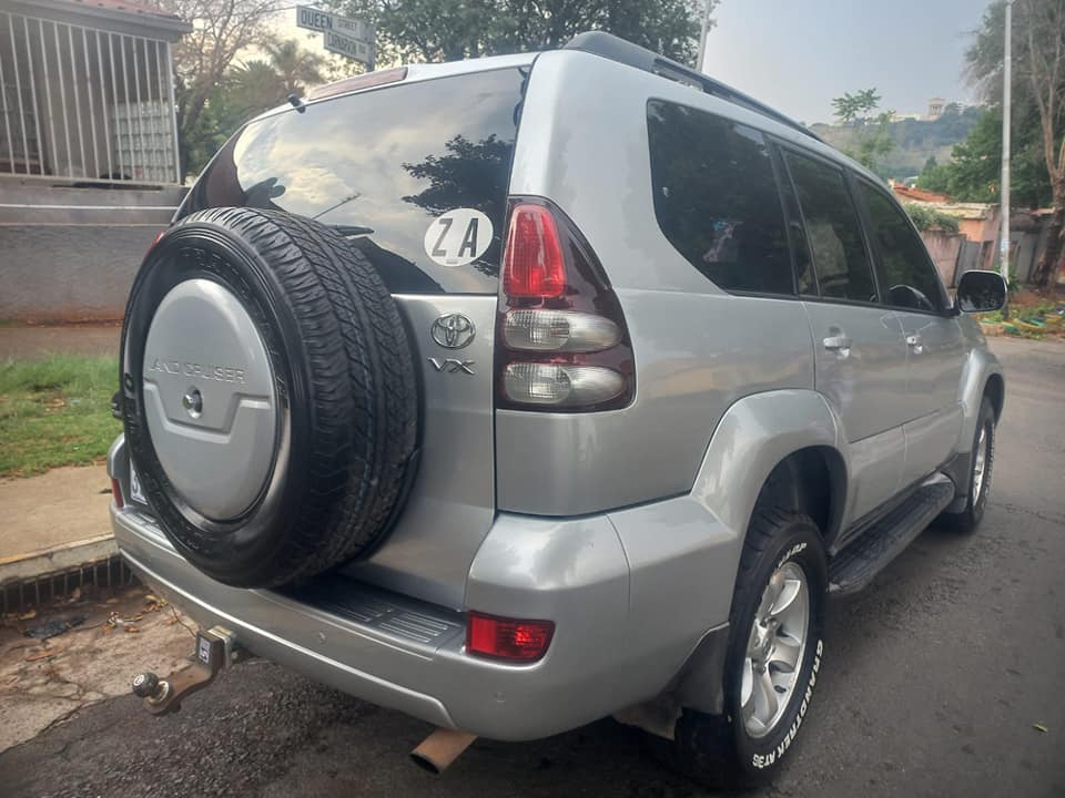 2006 TOYOTA LAND CRUISER PRADO 4.0 V6 PETROL, AUTOMATIC 4X4, SILVER COLOR