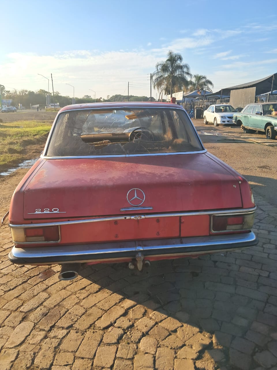 Merc Benz 220 stripping for spares - Private Seller Merc Benz 220 stripping for spares - Private Seller