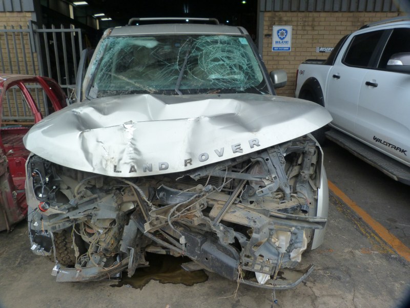 Land Rover Discovery 4 SDV6 SE AT Silver - 2011 STRIPPING FOR SPARES - Private Seller Land Rover Discovery 4 SDV6 SE AT Silver - 2011 STRIPPING FOR SPARES - Private Seller