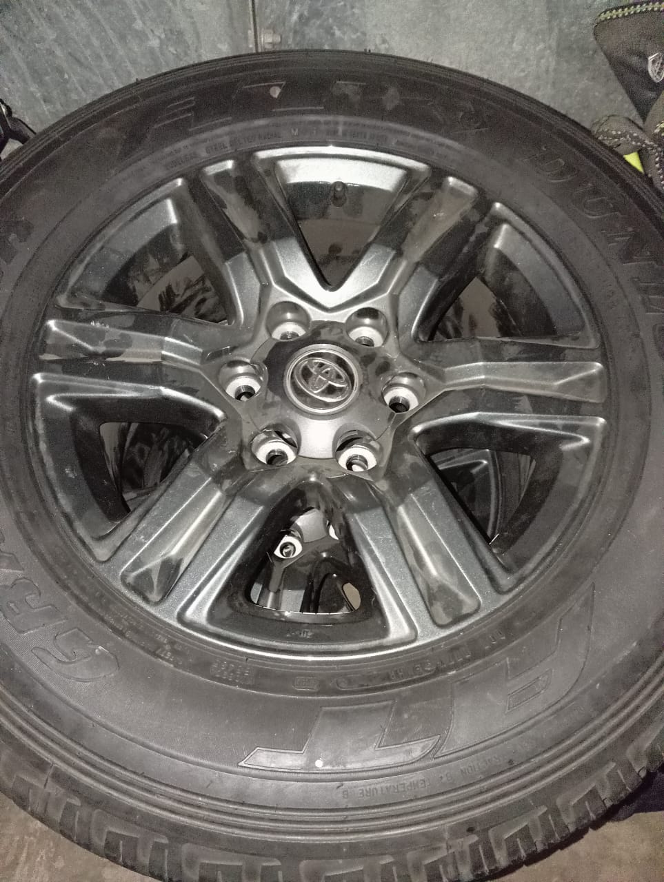 Toyota Hilux gd6 original mags set with tyre and tyre is still 90% good Toyota Hilux gd6 original mags set with tyre and tyre is still 90% good