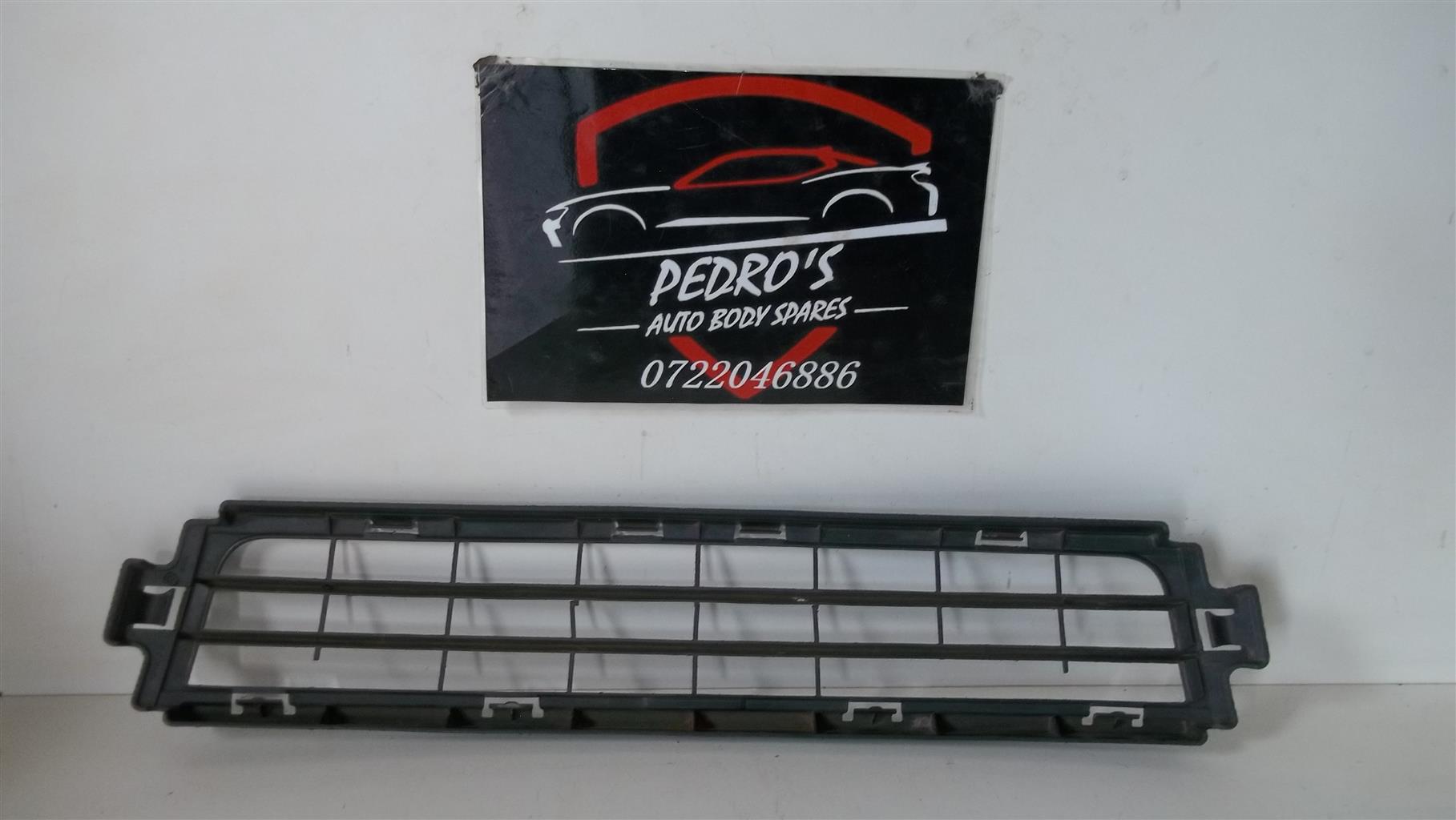 Volvo S40/V50 front bumper lower grille - Private Seller Volvo S40/V50 front bumper lower grille - Private Seller