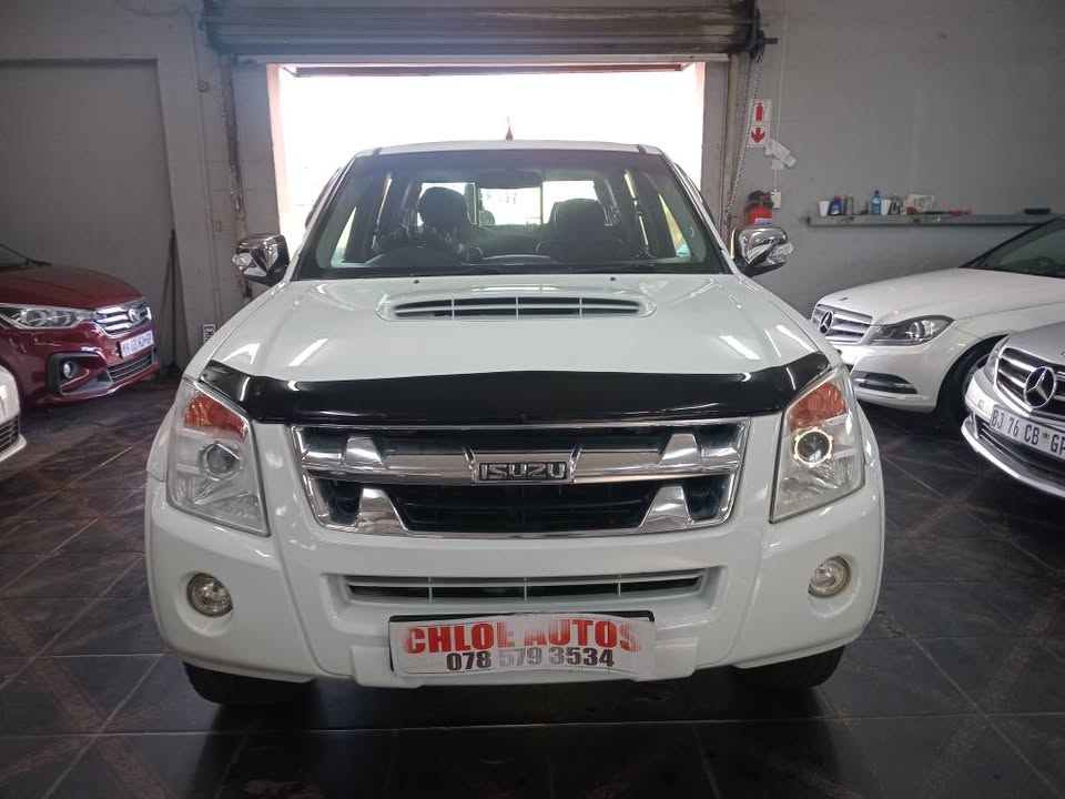 2012 Isuzu KB300 LX Double-Cab 4x2 White, Manual, Sparekey, service book 123000km