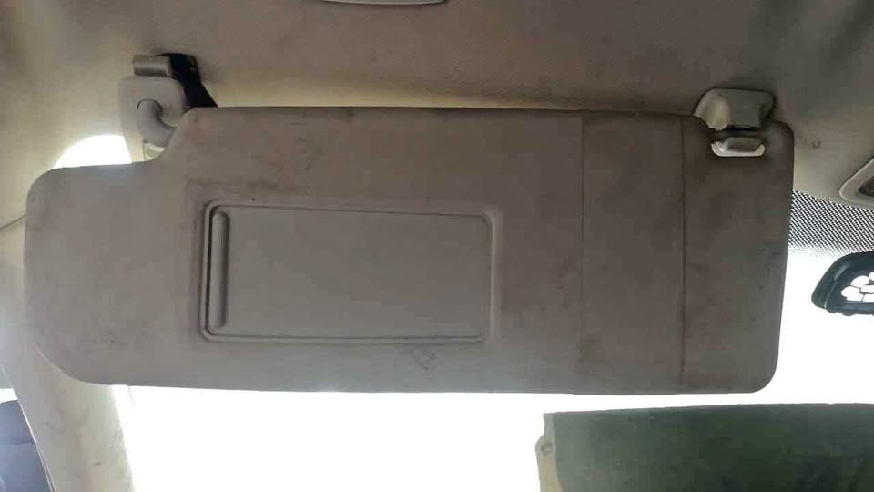 VW Golf 5TDI lhs sun visor