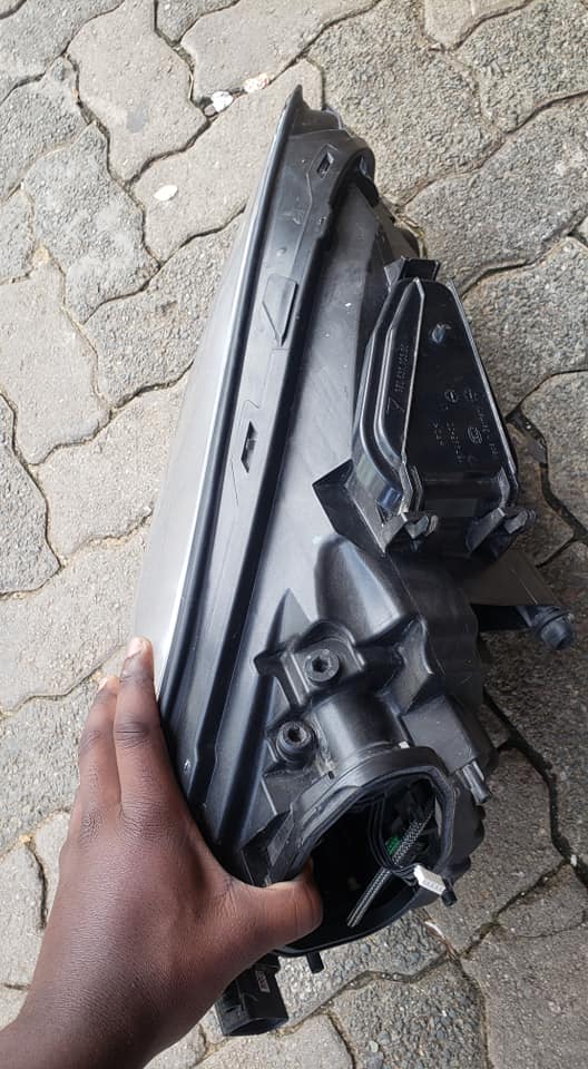 Porsche Cayenne Headlight - Private Seller Porsche Cayenne Headlight - Private Seller