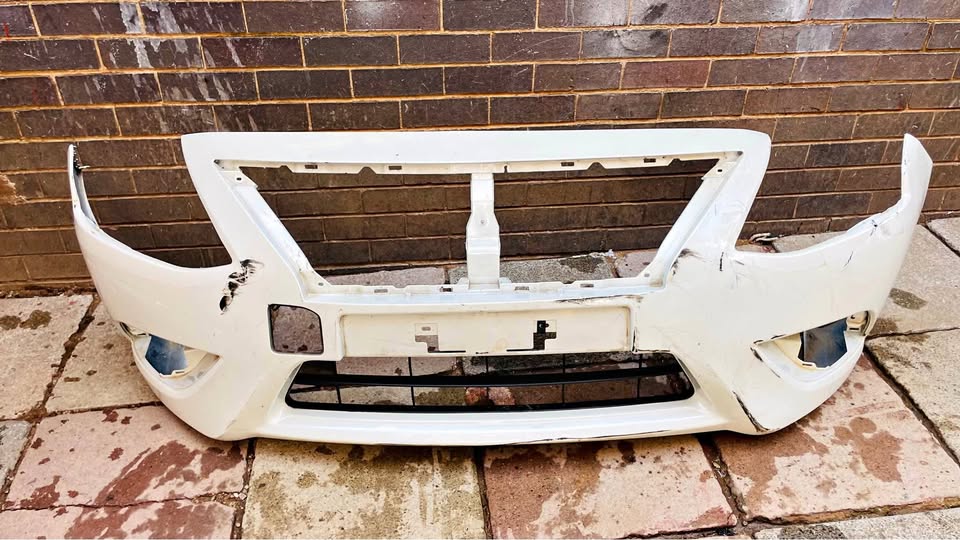 Nissan Almera bumper - Private Seller Nissan Almera bumper - Private Seller