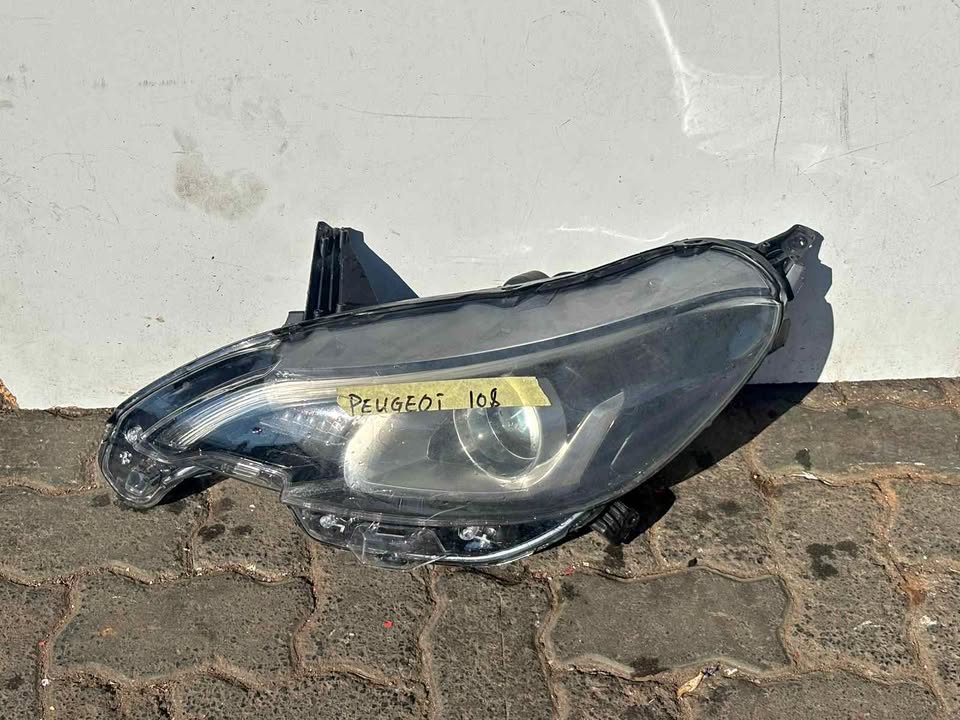 Peugeot 108 headlight - Private Seller Peugeot 108 headlight - Private Seller
