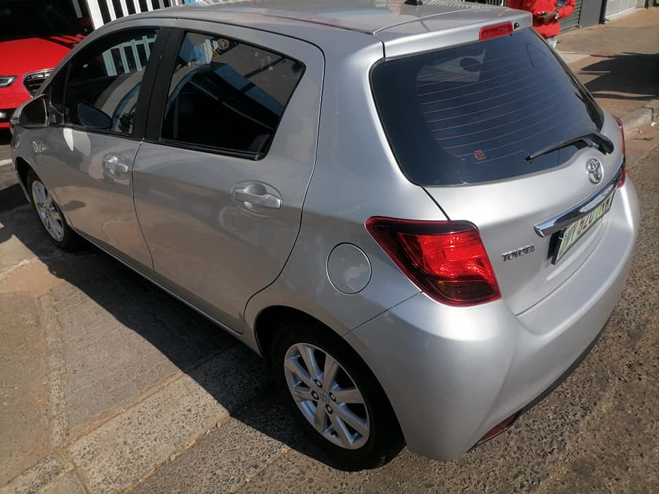 2015 Toyota Yaris 1.0 Hatchback with a Nice interior seat and Service book Spare key