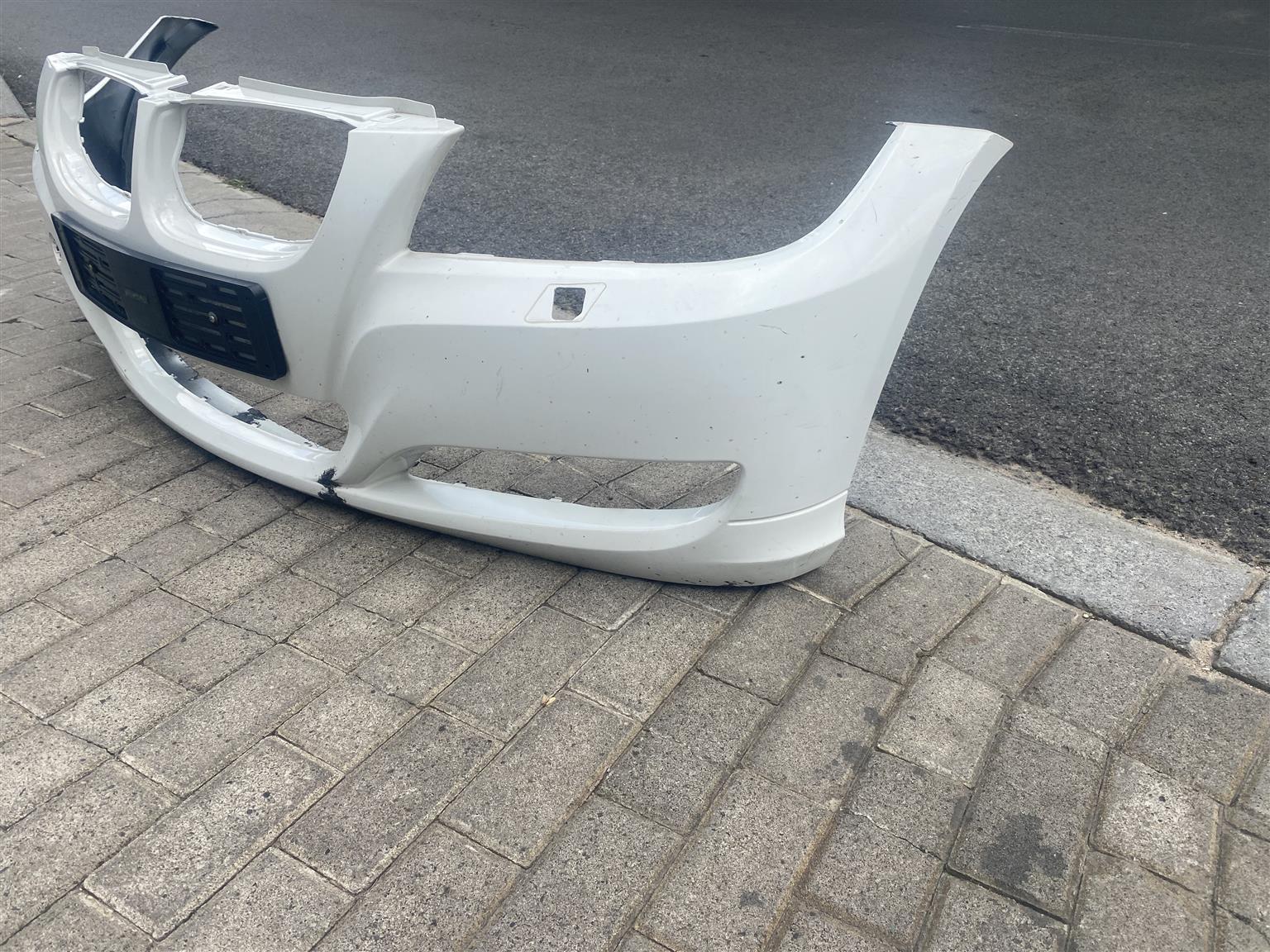 2011 BMW 3 SERIES E90 FRONT BUMPER FOR SALE. IN EXCELLENT CONDITION - Private Seller