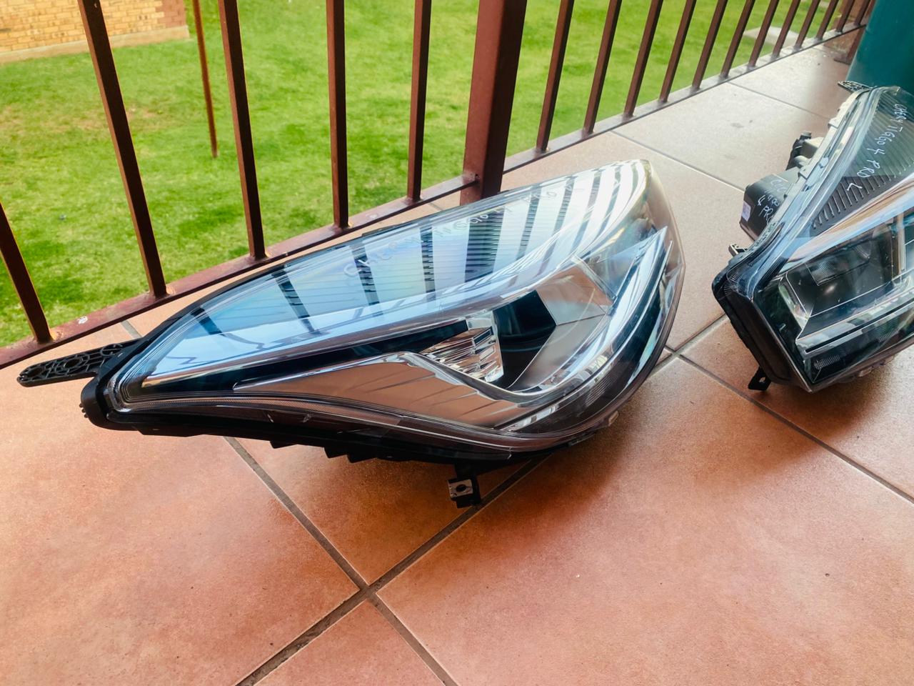 Chery tiggo 4 pro left and right headlight in excellent condition - Private Seller