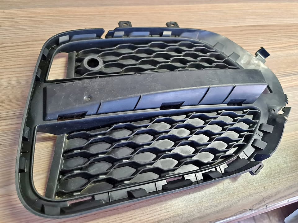2018 JAGUAR F PACE FOGLIGHT COVER RIGHT SIDE FOR SALE IN GOOD CONDITION - Private Seller 2018 JAGUAR F PACE FOGLIGHT COVER RIGHT SIDE FOR SALE IN GOOD CONDITION - Private Seller
