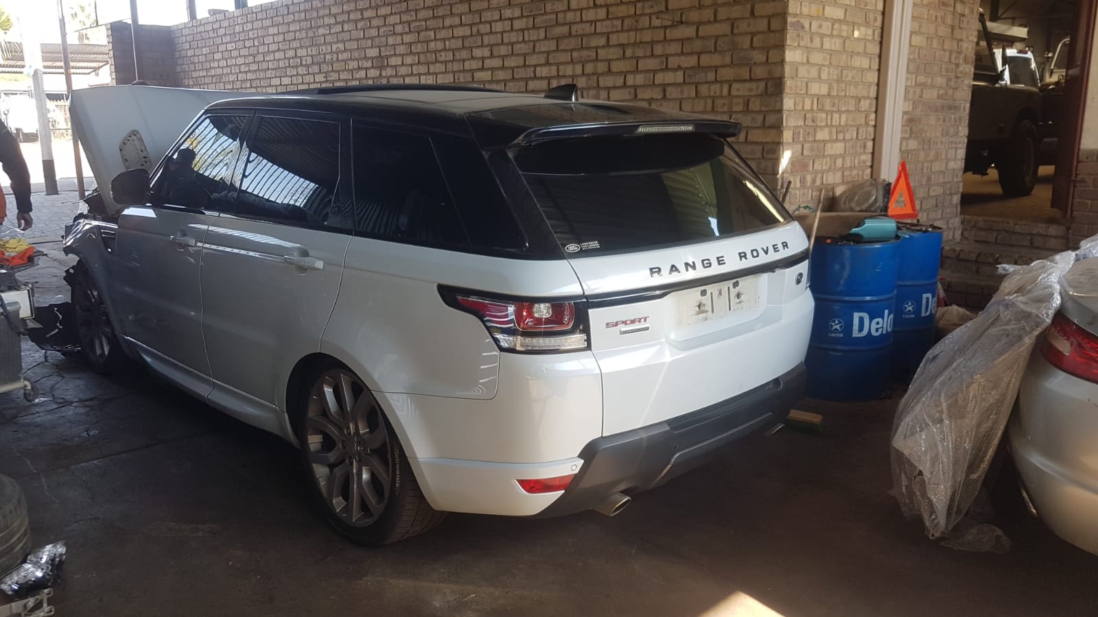 2017 Range Rover Sport 5.0l V8 S.C Stripping for Spares 2017 Range Rover Sport 5.0l V8 S.C Stripping for Spares