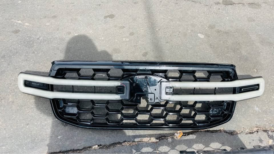 Ford Ranger Next Gen T9 Centre bar LED Grille Gloss Black with Top LED grille - Private Seller Ford Ranger Next Gen T9 Centre bar LED Grille Gloss Black with Top LED grille - Private Seller