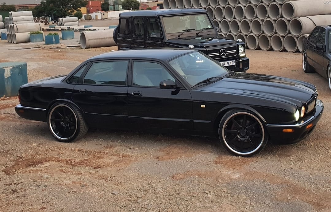 1999 Jaguar XJR 4.0 Supercharger Auto 1999 Jaguar XJR 4.0 Supercharger Auto