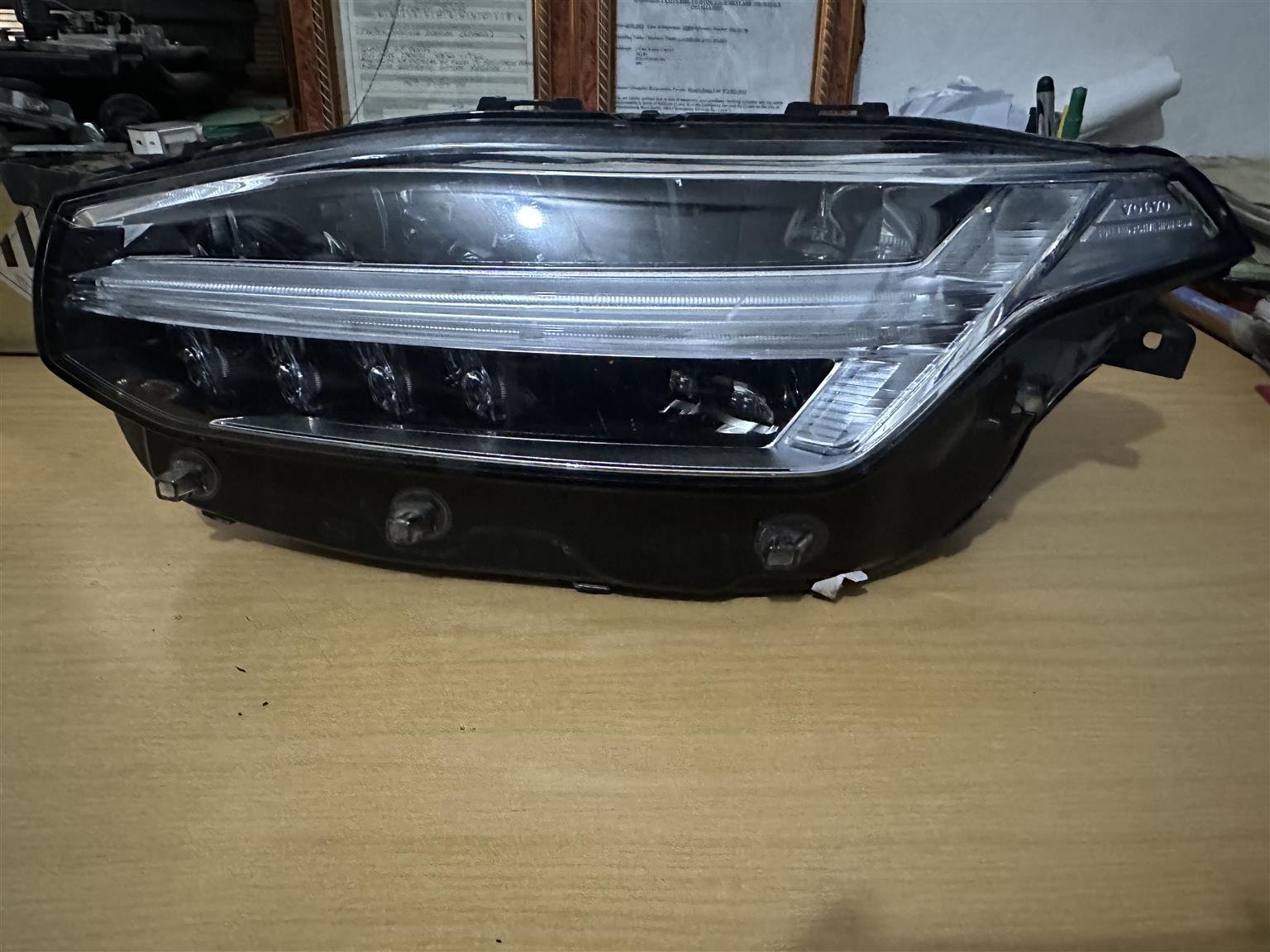 2017 Volvo Xc90 Headlight - Private Seller