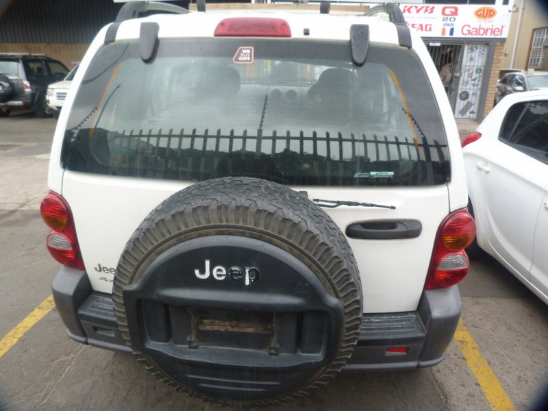 Jeep Cherokee 2.4 Sport 4 X 4 Manual White - 2003 STRIPPING FOR SPARES - Private Seller Jeep Cherokee 2.4 Sport 4 X 4 Manual White - 2003 STRIPPING FOR SPARES - Private Seller