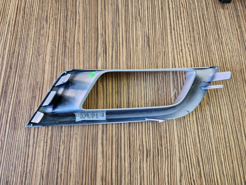FORD WILDTRAK OEM FOG LAMP TRIM - RHS - Private Seller