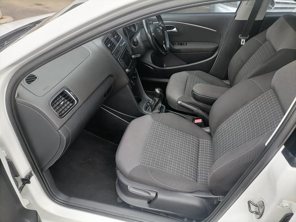 2016 Volkswagen polo 1.2 TSI Sunroof