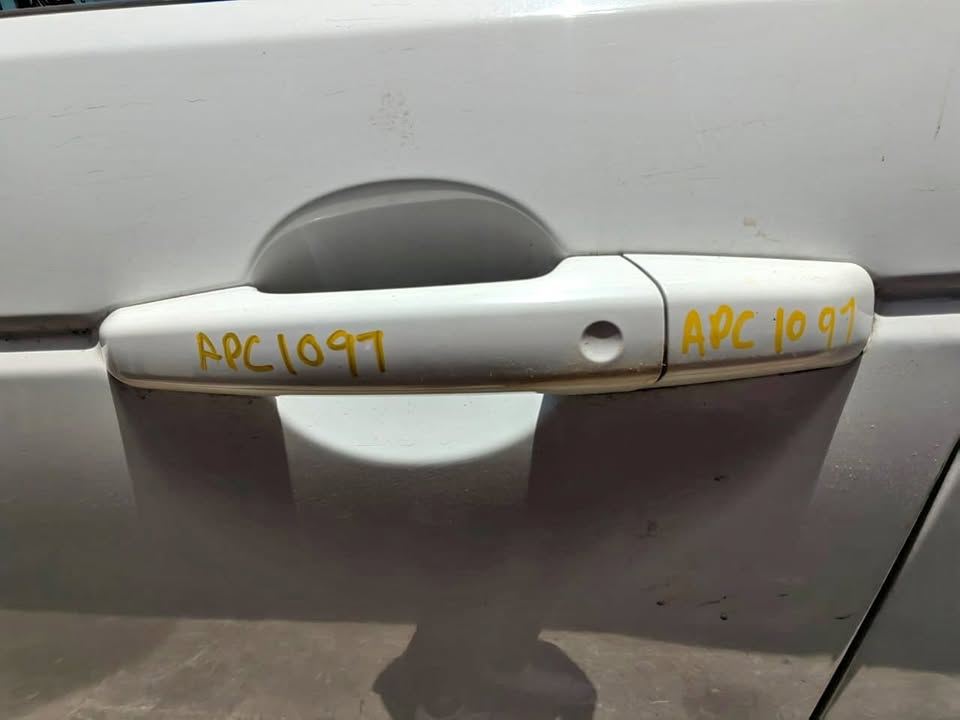 Land Rover Discovery Sport HSE door handles for sale - used - Private Seller