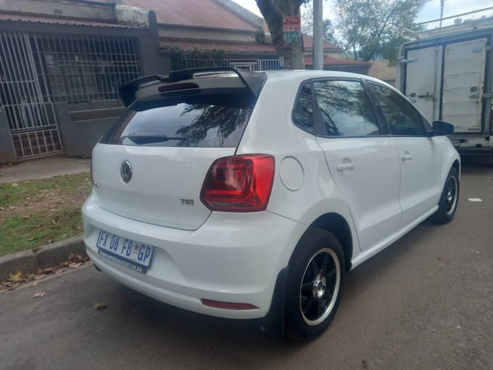 2017 VW Polo 6 Tsi 1.2 Petrol, Manual, White, 143000kms, Service book.