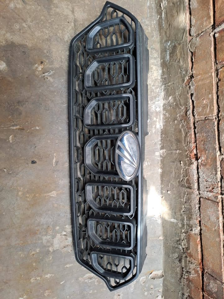 2018 - 2022 Mahindra Scorpio Front Grill - Private Seller 2018 - 2022 Mahindra Scorpio Front Grill - Private Seller