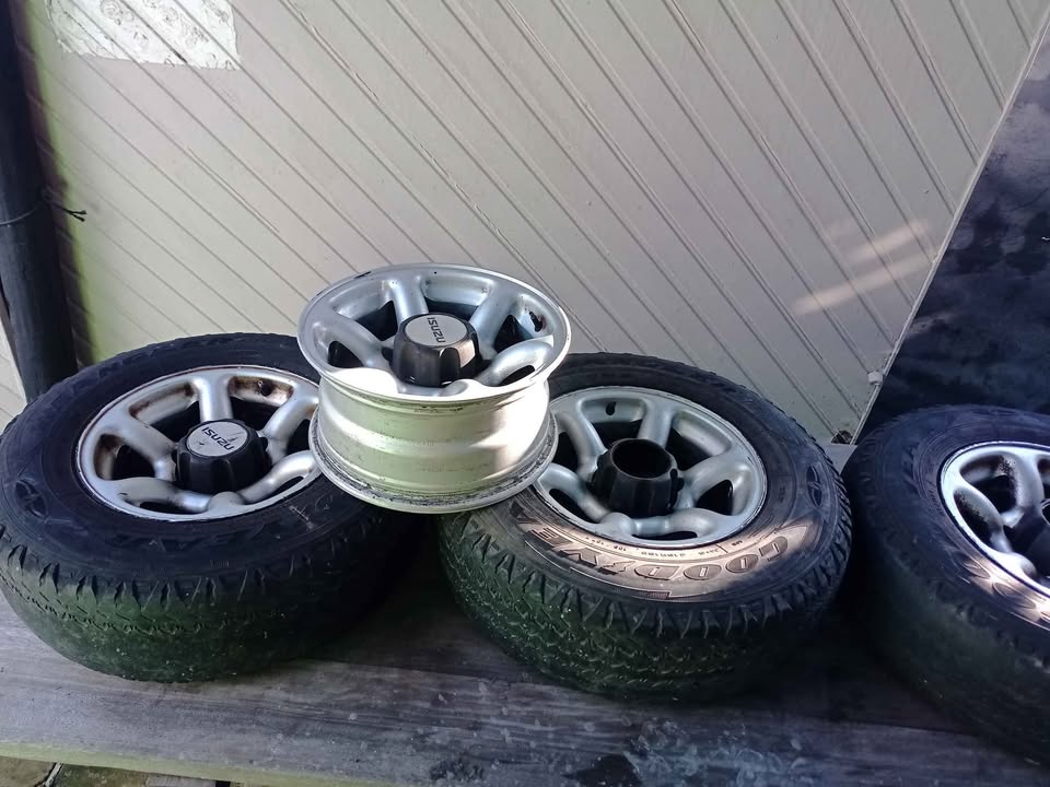 15inch original Isuzu megs - Private Seller 15inch original Isuzu megs - Private Seller