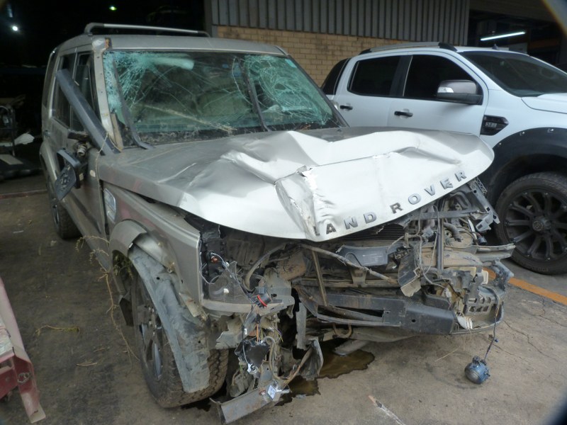 Land Rover Discovery 4 SDV6 SE AT Silver - 2011 STRIPPING FOR SPARES - Private Seller Land Rover Discovery 4 SDV6 SE AT Silver - 2011 STRIPPING FOR SPARES - Private Seller