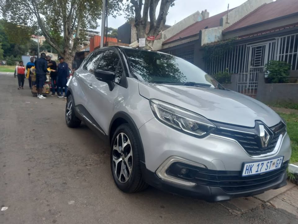 2018 RENAULT CAPTUR 900T PETROL, MANUAL, SILVER,SERVICE BOOK, SPARE KEY.