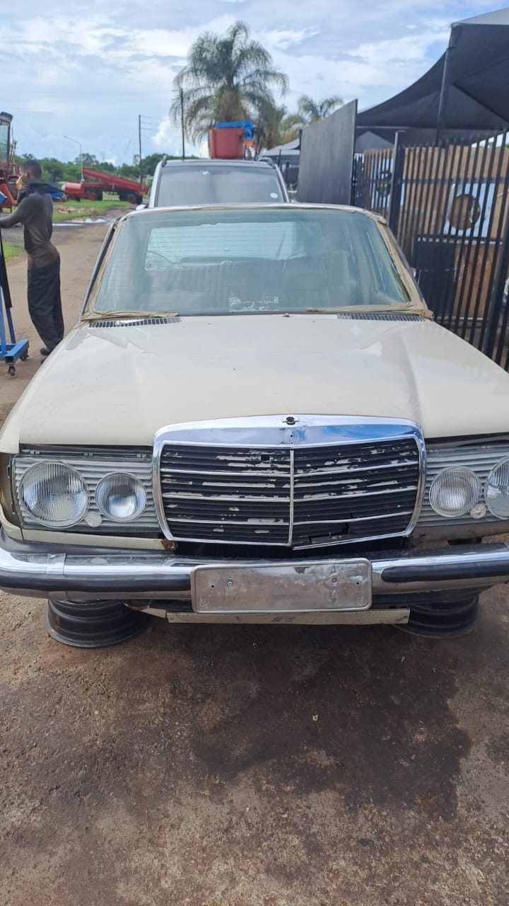 W123  230E available stripping for spares - Private Seller