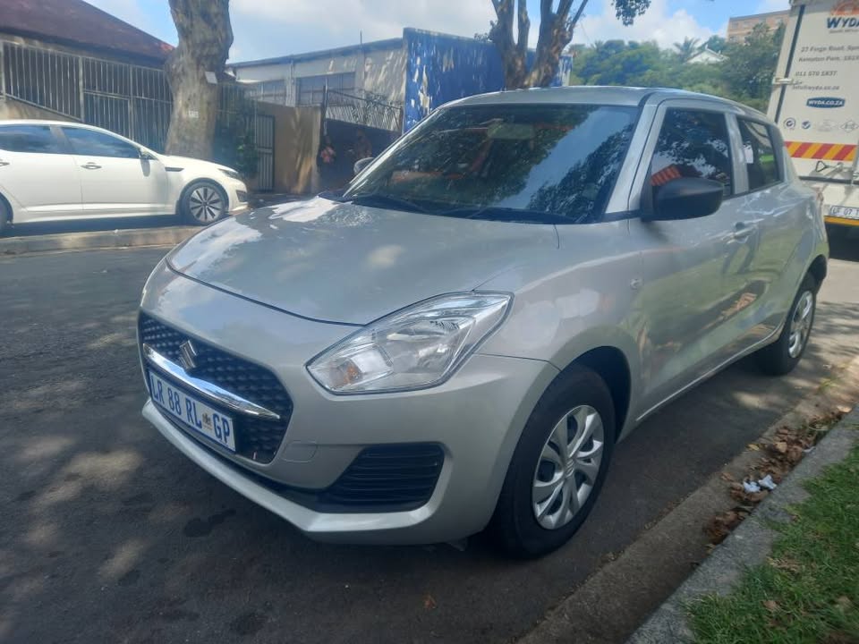 2024 SUZUKI SWIFT 1.2 MANUAL, SILVER, PETROL, 8000KMS,. Service book.